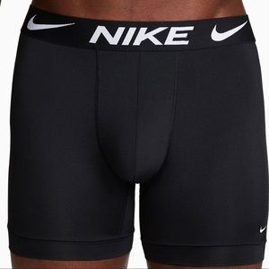 Nike Dri-Fit Black Boxer Brief. Size Medium